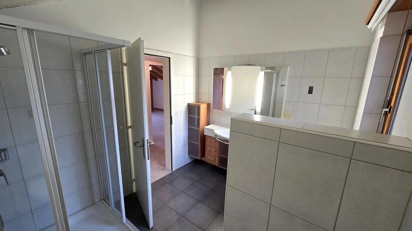 Charming Living Directly on the Aare - Extraordinary 3.5-Room Apartment - Photo 20 of 22