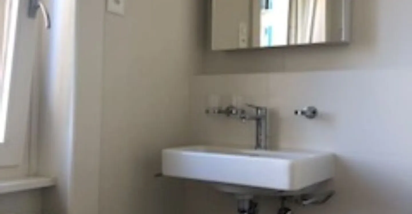 Charming furnished studio - Photo 3 of 6