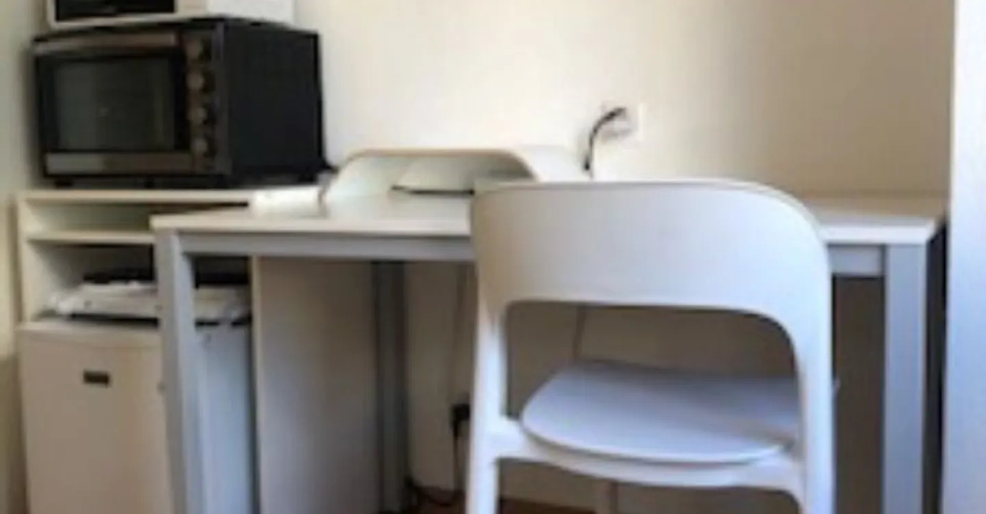 Charming furnished studio - Photo 5 of 6