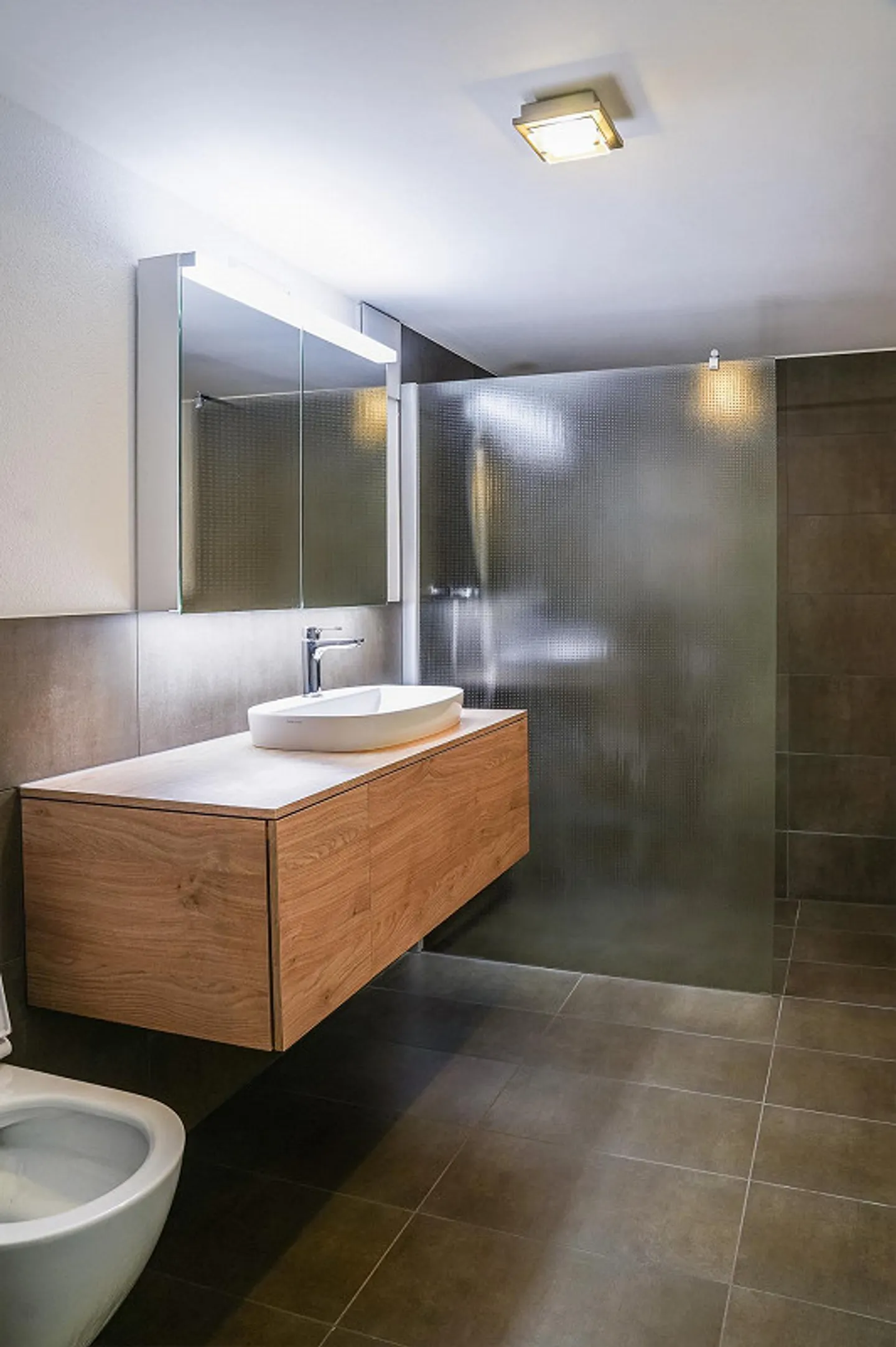 Appartamento luminoso in stile loft con 150 m² di superficie abitabile e terrazza a Bettlach - Foto 7 di 8