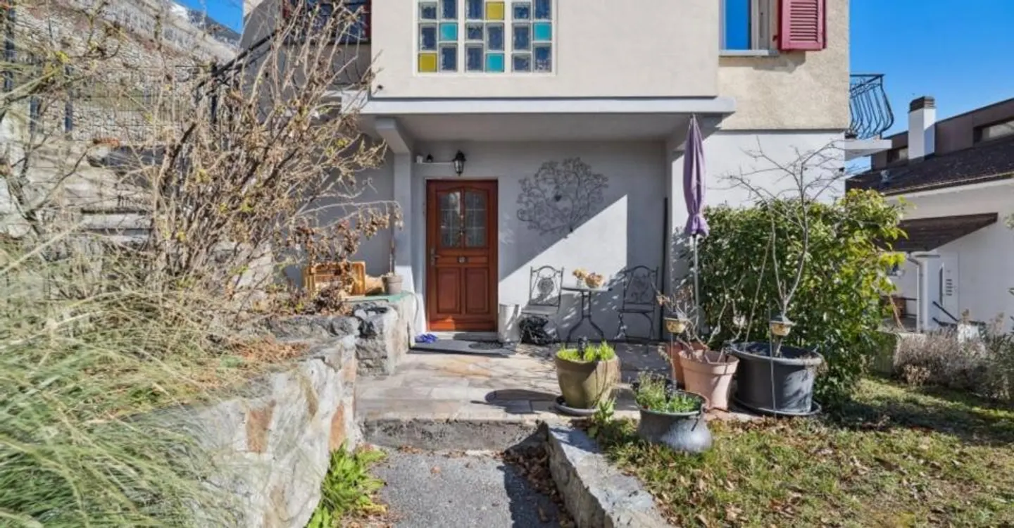 Duplex con potenziale di ristrutturazione - Foto 2 di 10