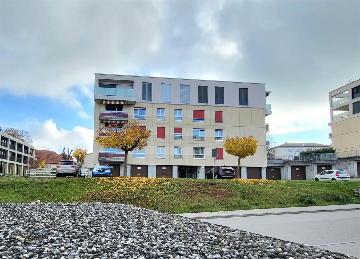 Wohnung (2,5 Zimmer + Büro) nur wenige Schritte vom Stadtzentrum Romont entfernt - Foto 1 von 5