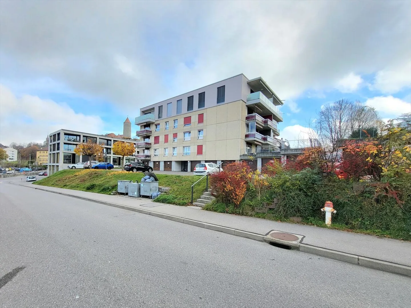 Wohnung (2,5 Zimmer + Büro) nur wenige Schritte vom Stadtzentrum Romont entfernt - Foto 2 von 5