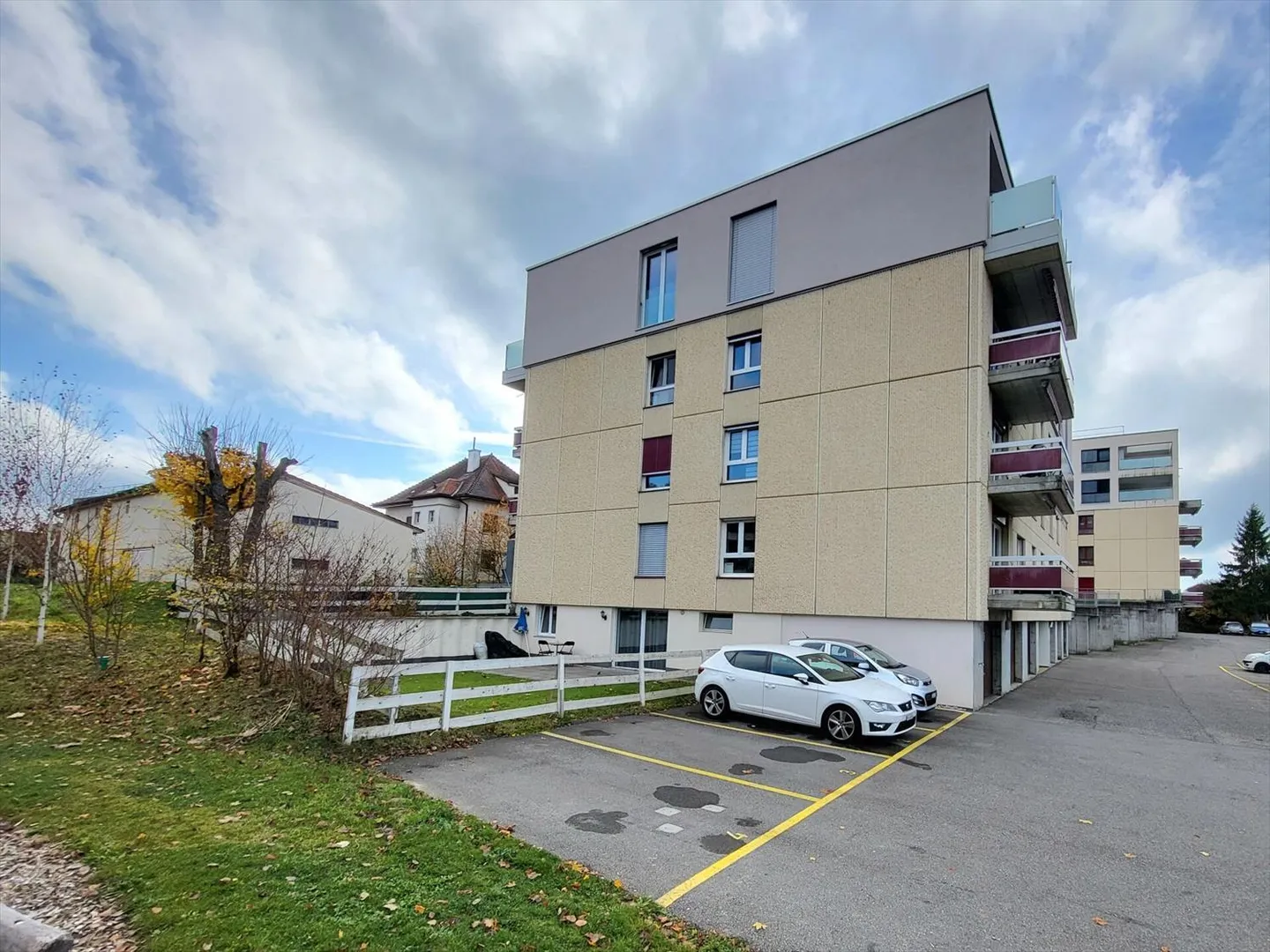 Wohnung (2,5 Zimmer + Büro) nur wenige Schritte vom Stadtzentrum Romont entfernt - Foto 3 von 5