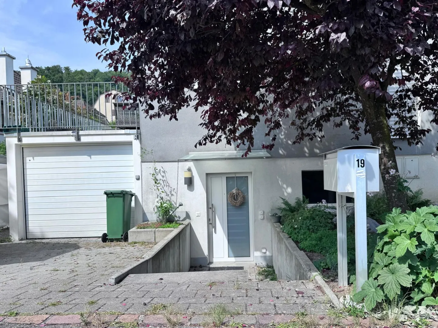 Moderna casa bifamiliare di 5,5 stanze con veranda, cucina XXL e box garage in posizione tranquilla - Foto 2 di 29