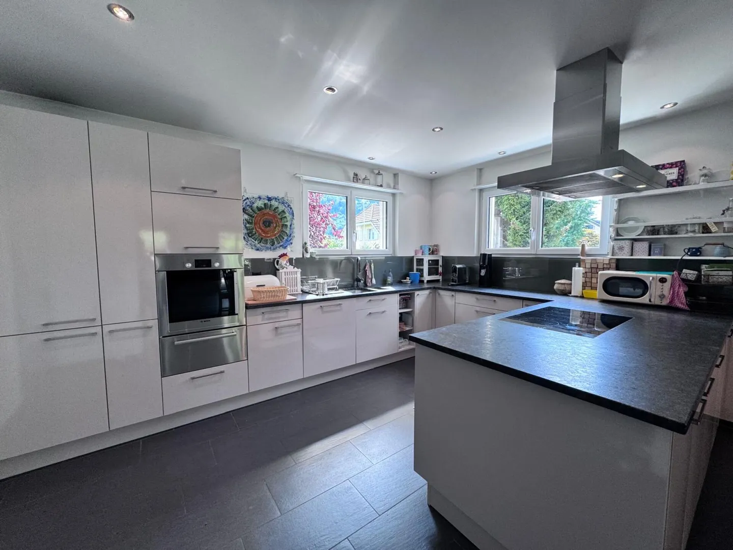 Moderna casa bifamiliare di 5,5 stanze con veranda, cucina XXL e box garage in posizione tranquilla - Foto 3 di 29