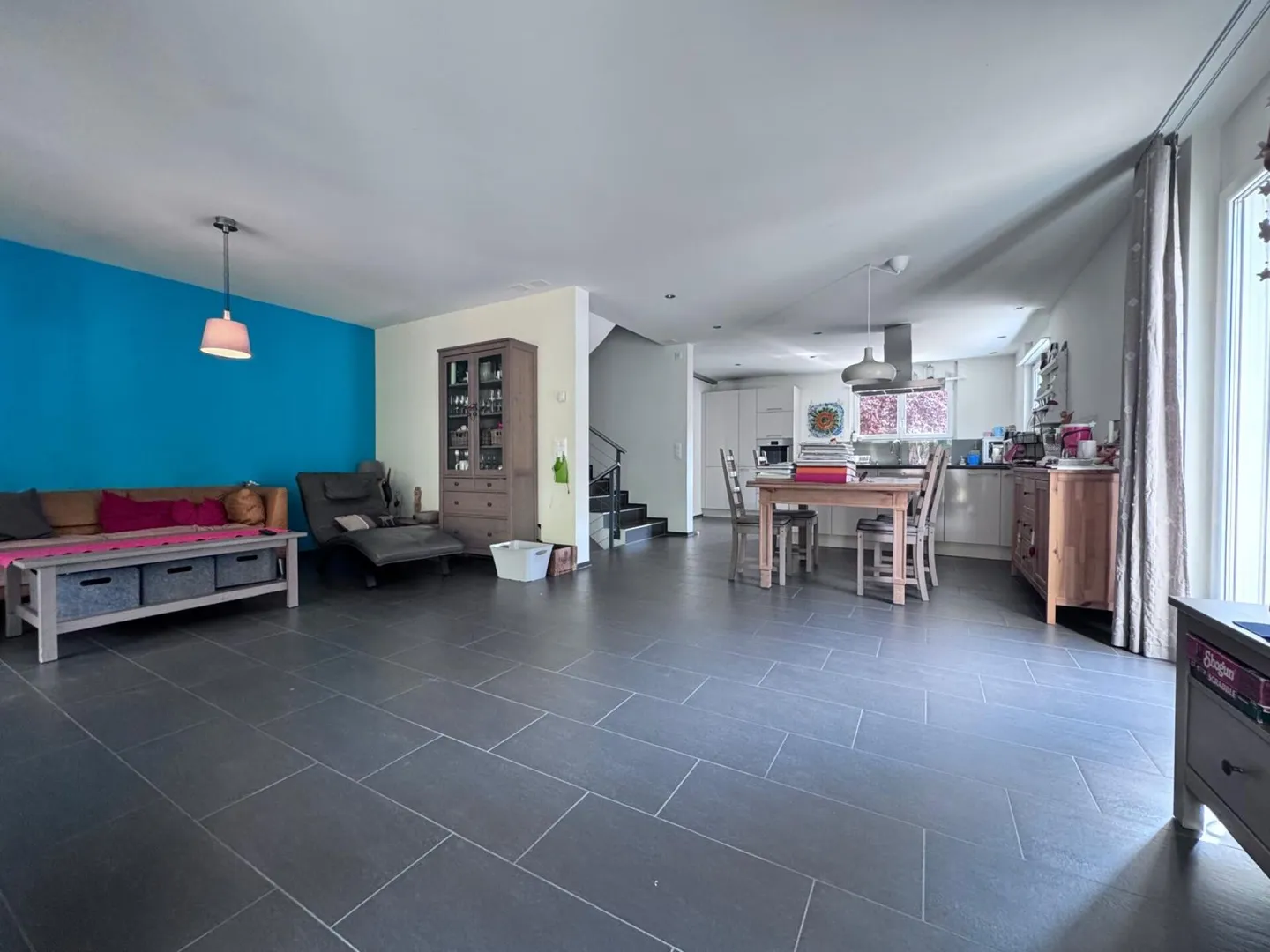 Moderna casa bifamiliare di 5,5 stanze con veranda, cucina XXL e box garage in posizione tranquilla - Foto 4 di 29