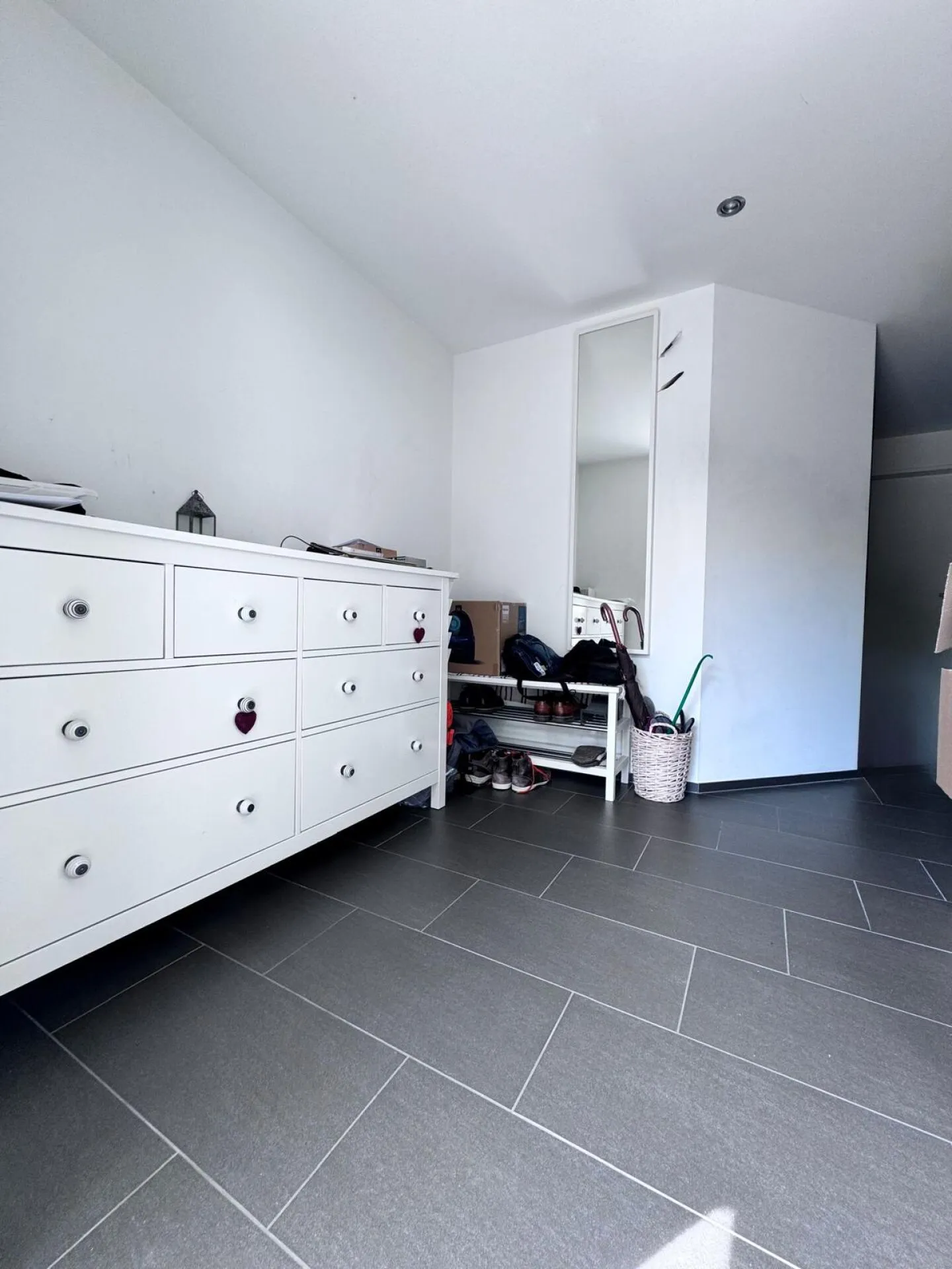 Moderna casa bifamiliare di 5,5 stanze con veranda, cucina XXL e box garage in posizione tranquilla - Foto 9 di 29