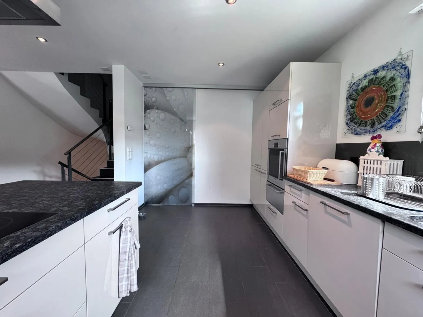 Moderna casa bifamiliare di 5,5 stanze con veranda, cucina XXL e box garage in posizione tranquilla - Foto 12 di 29