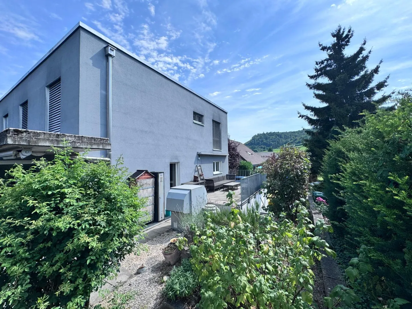 Moderna casa bifamiliare di 5,5 stanze con veranda, cucina XXL e box garage in posizione tranquilla - Foto 7 di 29