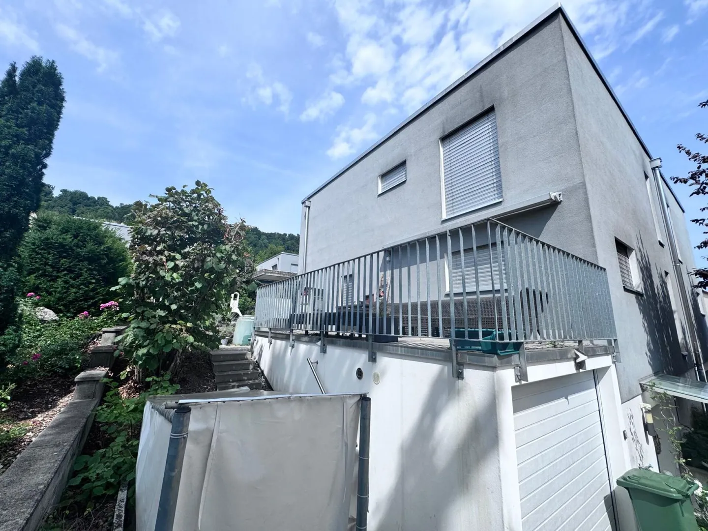 Moderna casa bifamiliare di 5,5 stanze con veranda, cucina XXL e box garage in posizione tranquilla - Foto 1 di 29