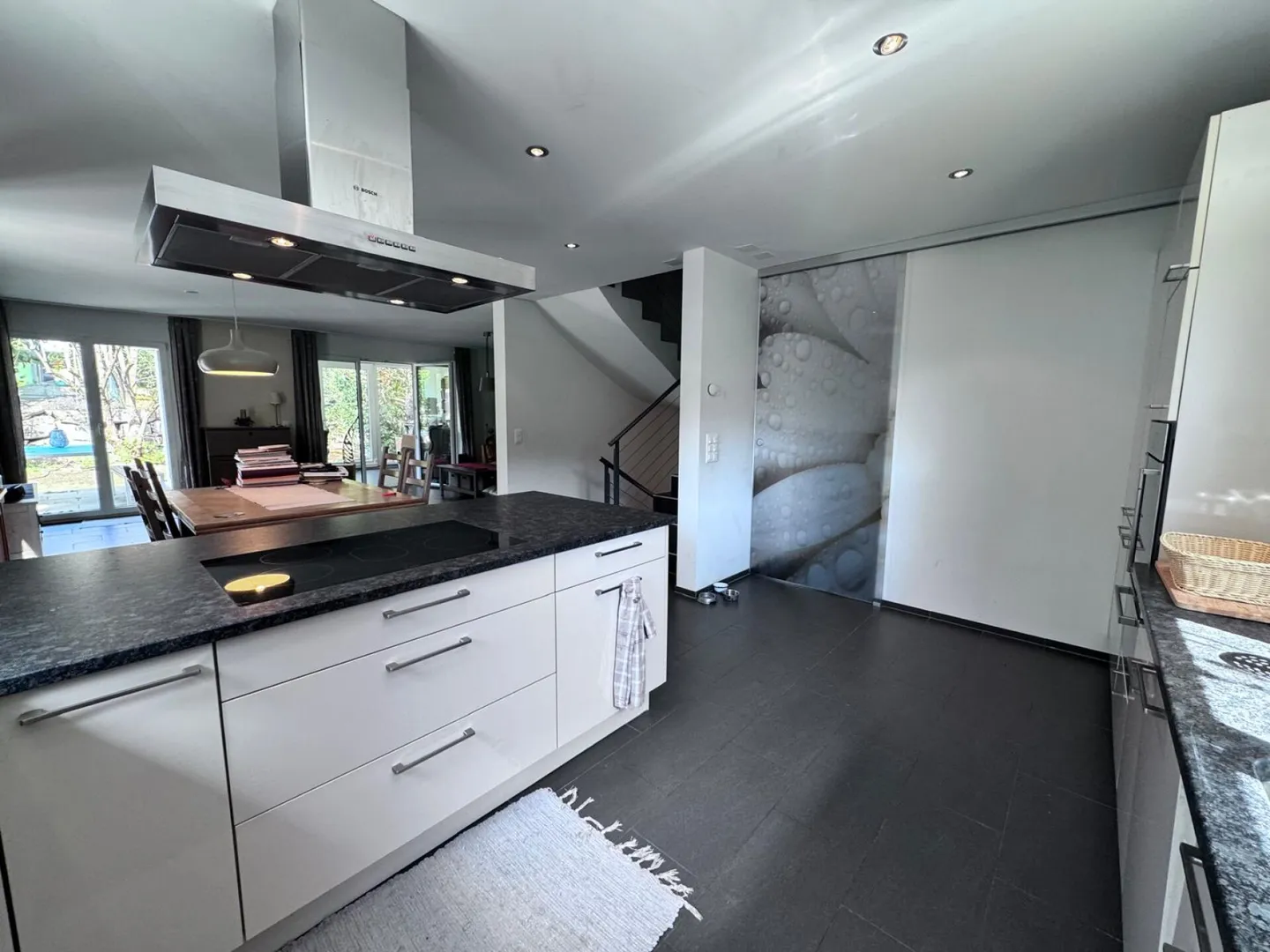 Moderna casa bifamiliare di 5,5 stanze con veranda, cucina XXL e box garage in posizione tranquilla - Foto 14 di 29