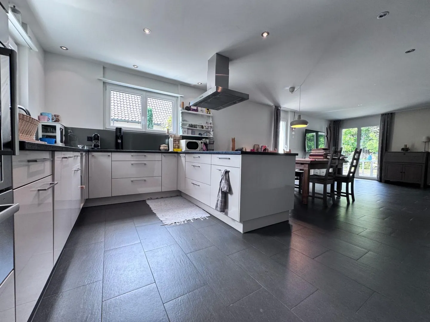 Moderna casa bifamiliare di 5,5 stanze con veranda, cucina XXL e box garage in posizione tranquilla - Foto 15 di 29