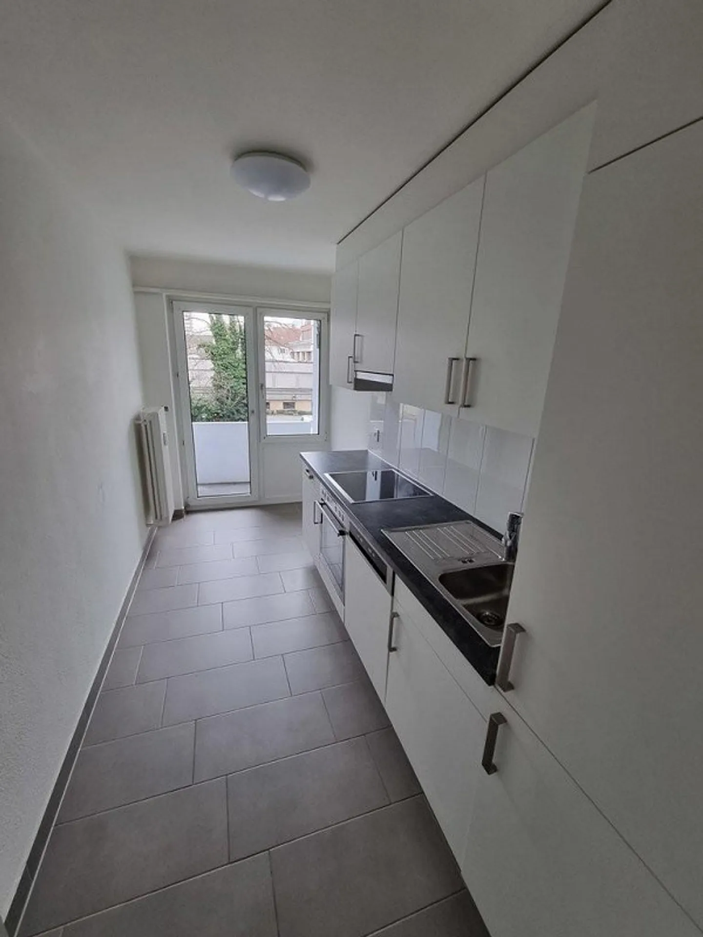 Cozy 4-Room Apartment in Birsfelden - Photo 2 of 8