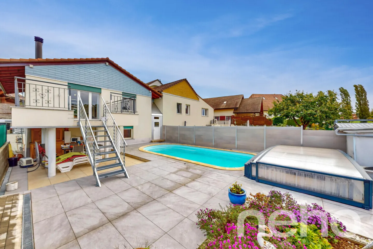 Semi-detached villa with pool and independent apartment - Photo 2 of 13