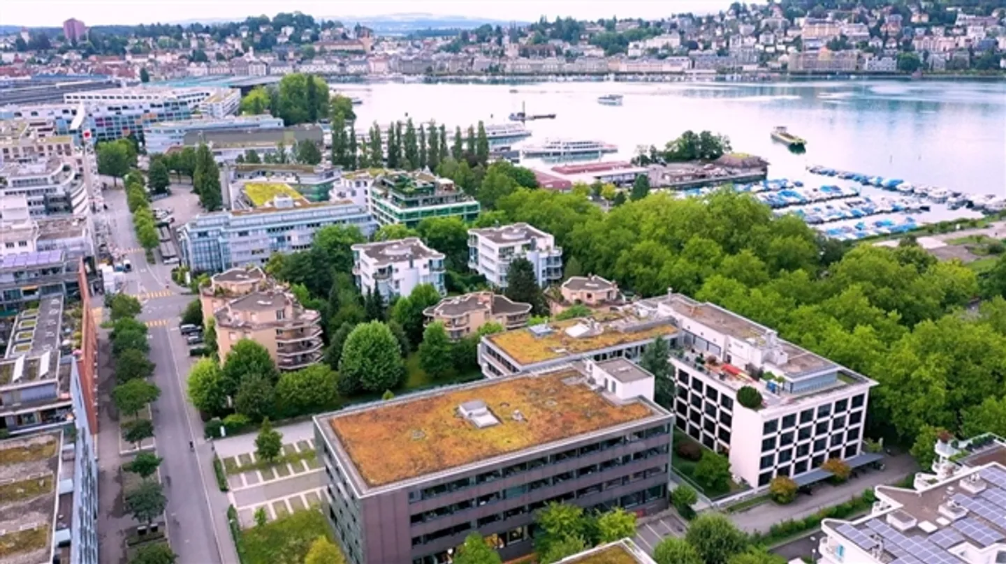 Your office space near the train station and lake - Photo 6 of 12