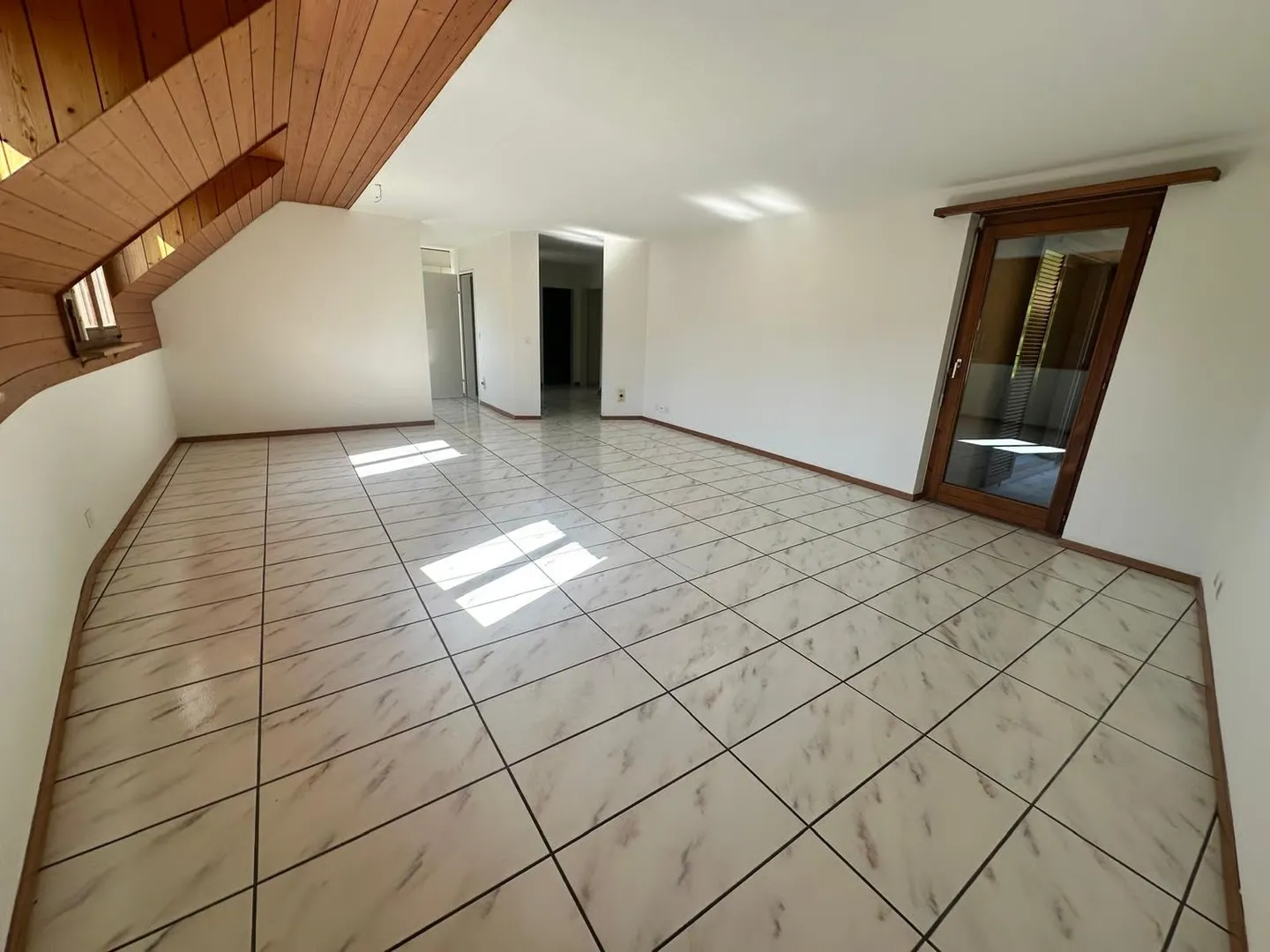 Gemütliche 4.5 Zimmer Wohnung mit grosser, überdachter Laube - Foto 6 di 19