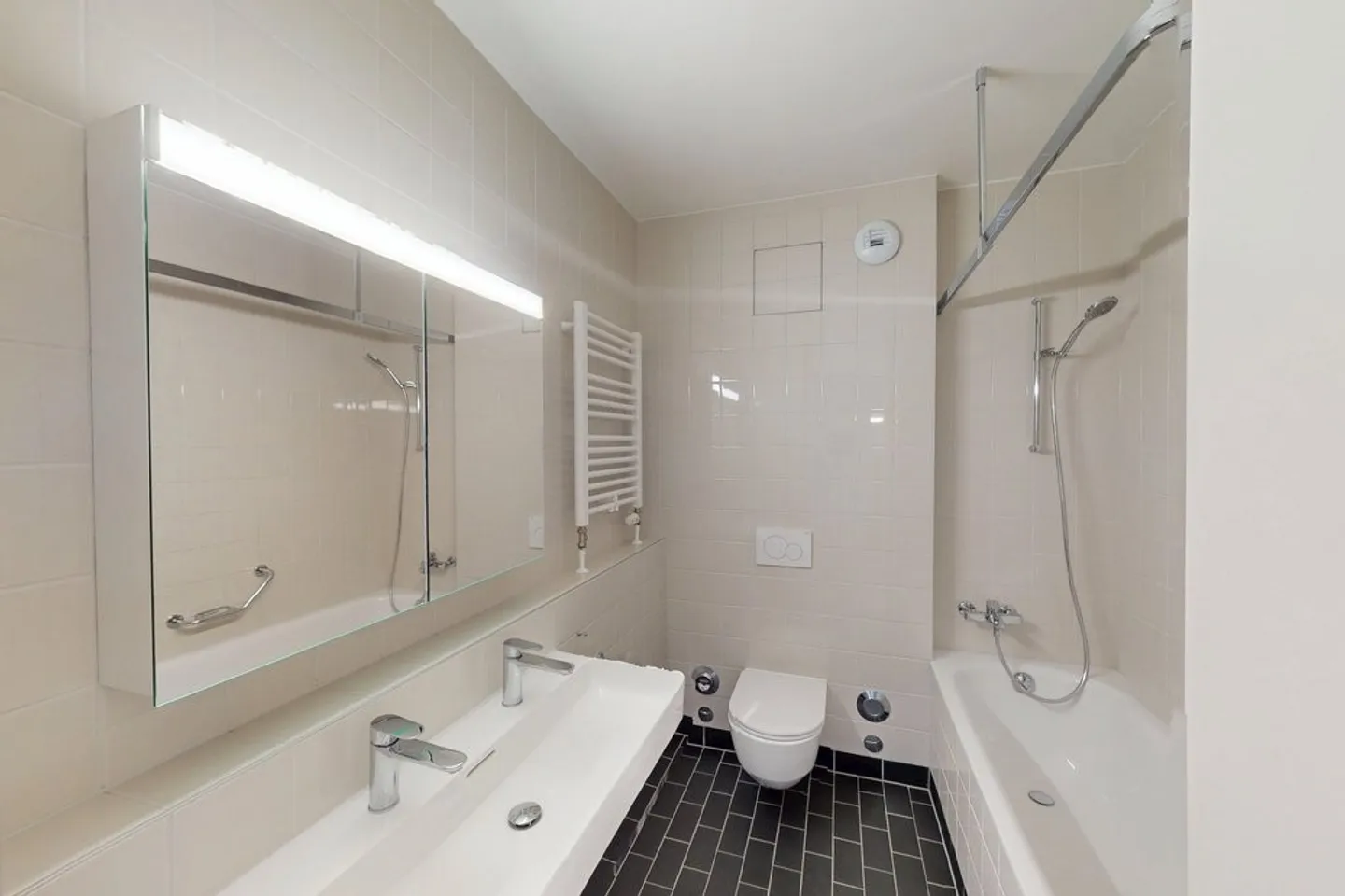 Duplex apartment located in the residence de la Tourelle - Photo 9 of 10