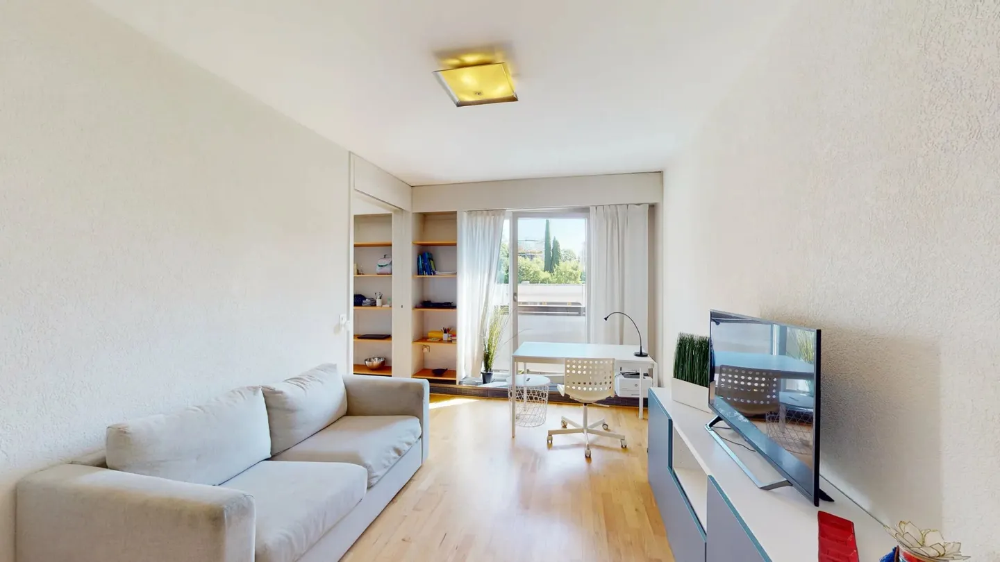 Charming 3-Room Apartment - Photo 1 of 9