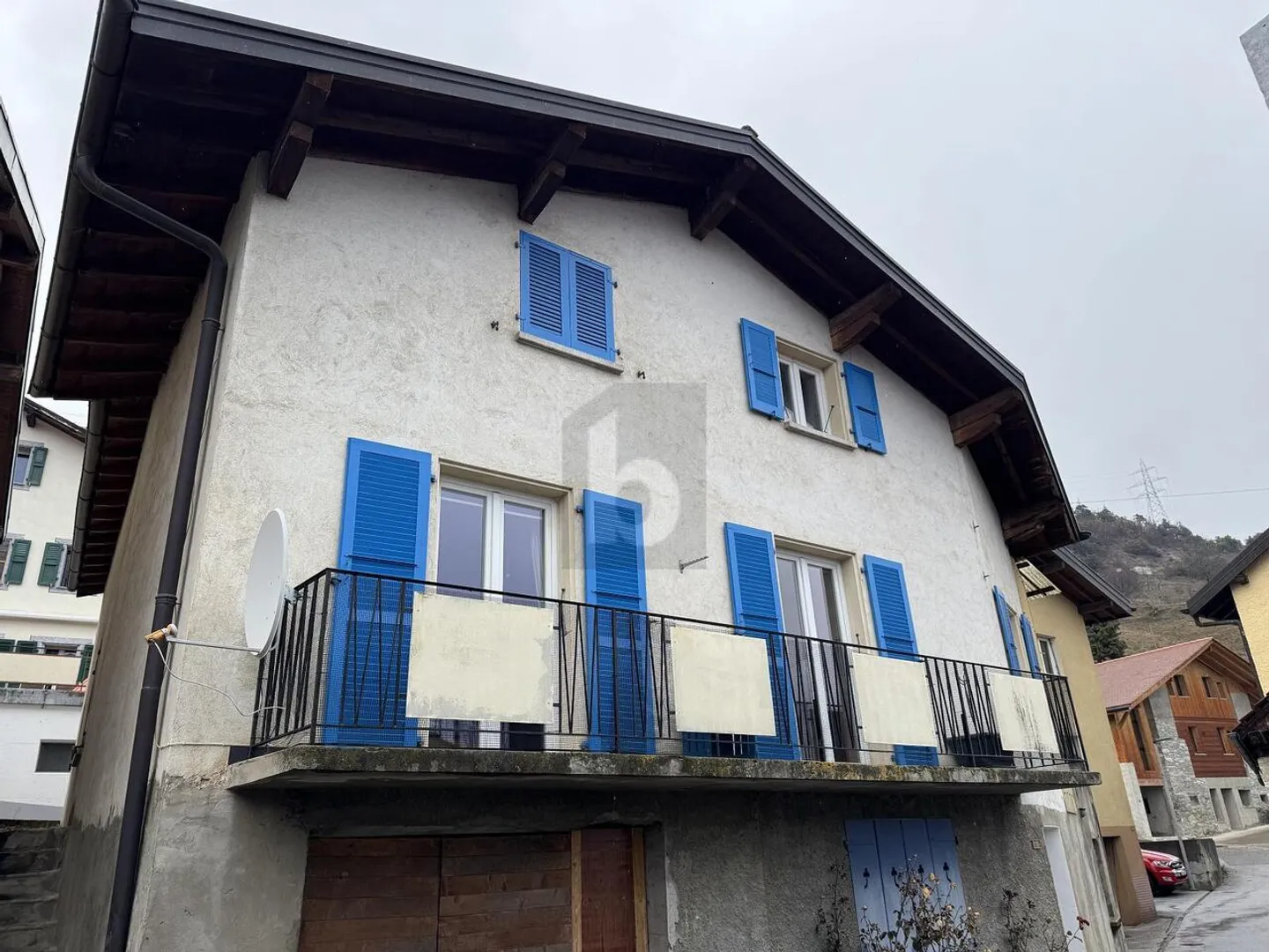 RAR: MIT SCHEUNE UND GROSSEN POTENZIAL - Foto 1 von 6