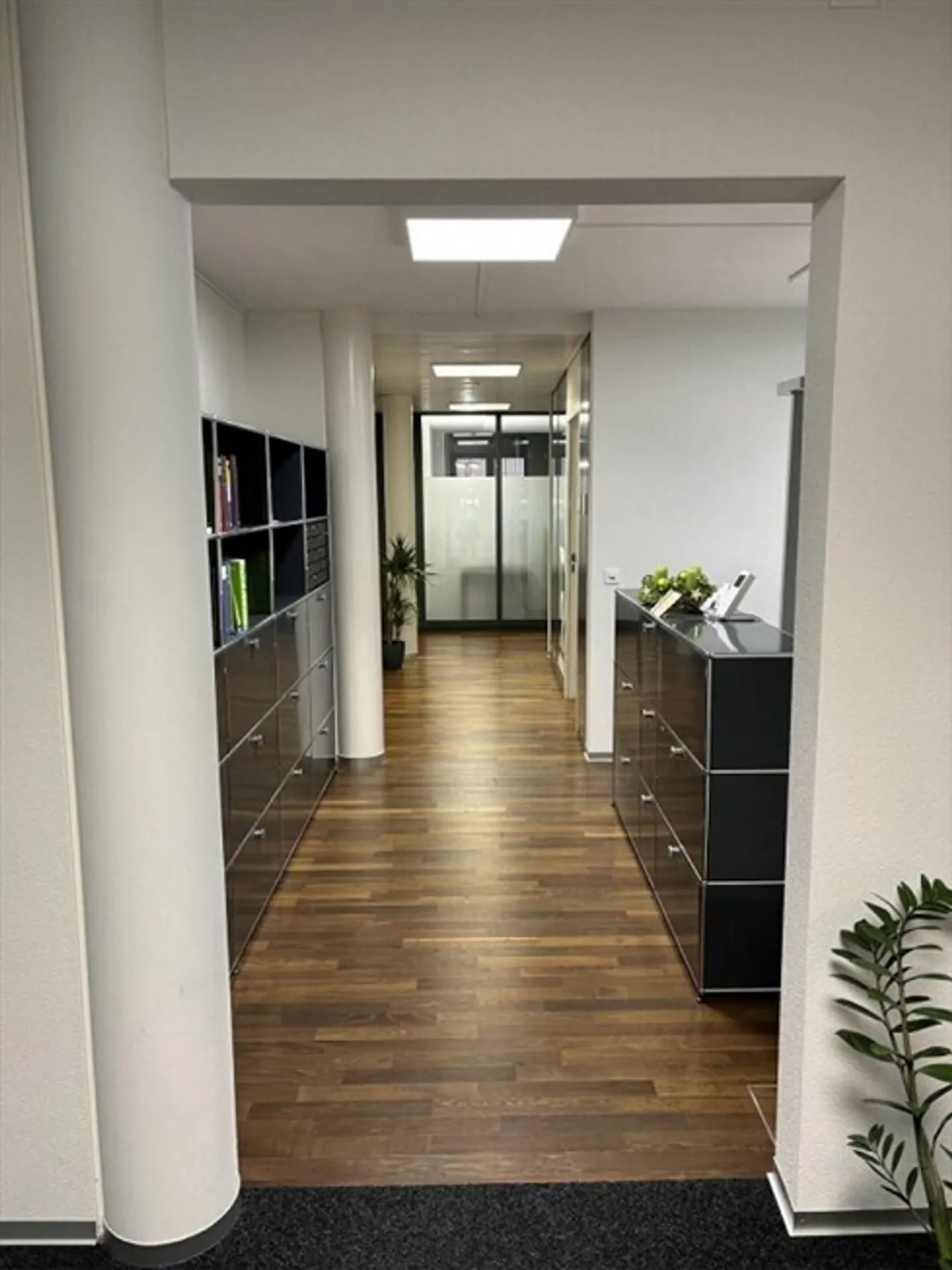 Your office space near the train station and lake - Photo 10 of 12