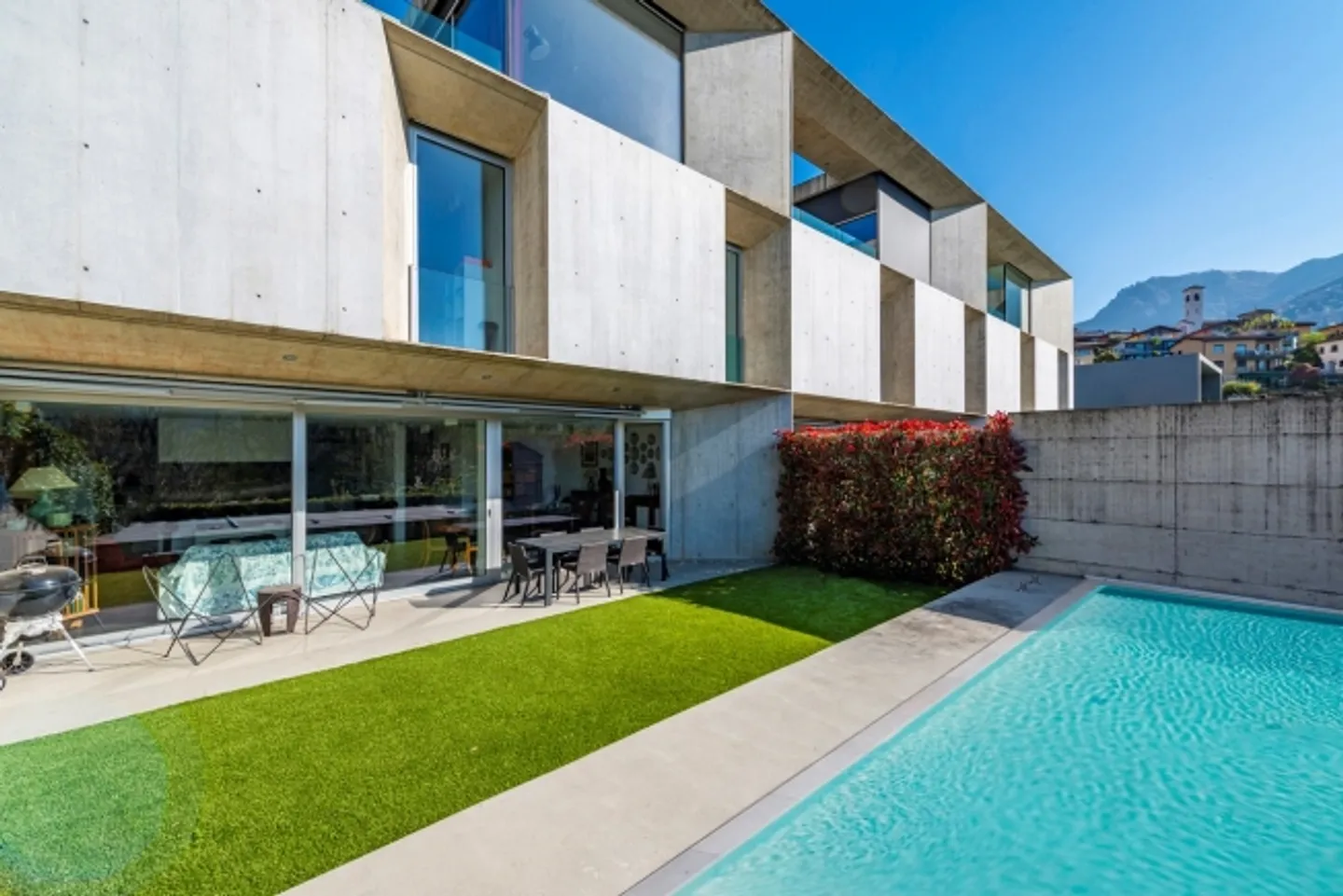 Villa moderna con piscina e vista panoramica - Foto 1 di 20