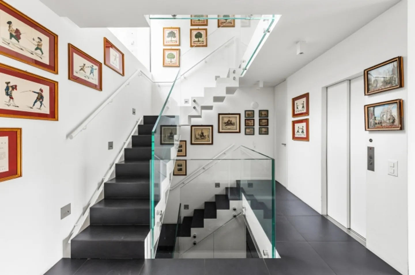 Villa moderna con piscina e vista panoramica - Foto 12 di 20