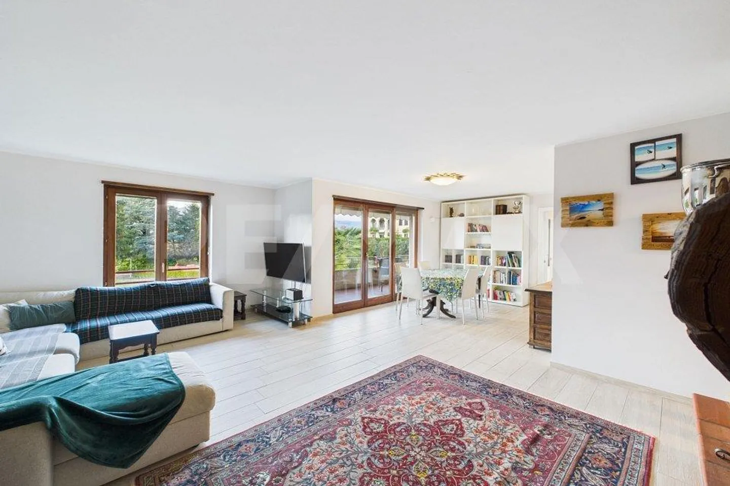 La casa ideale per una famiglia: ampio appartamento di 4 locali in posizione tranquilla - Foto 5 di 13