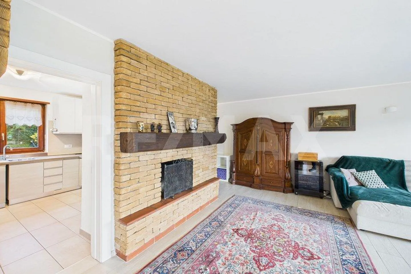 La casa ideale per una famiglia: ampio appartamento di 4 locali in posizione tranquilla - Foto 6 di 13