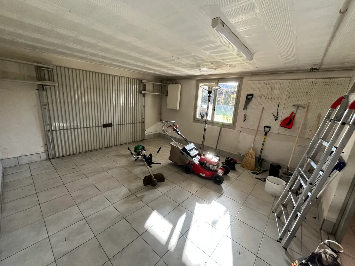 Commercial space/storage on the ground floor - Le Mont-sur-Lausanne - Photo 1 of 4