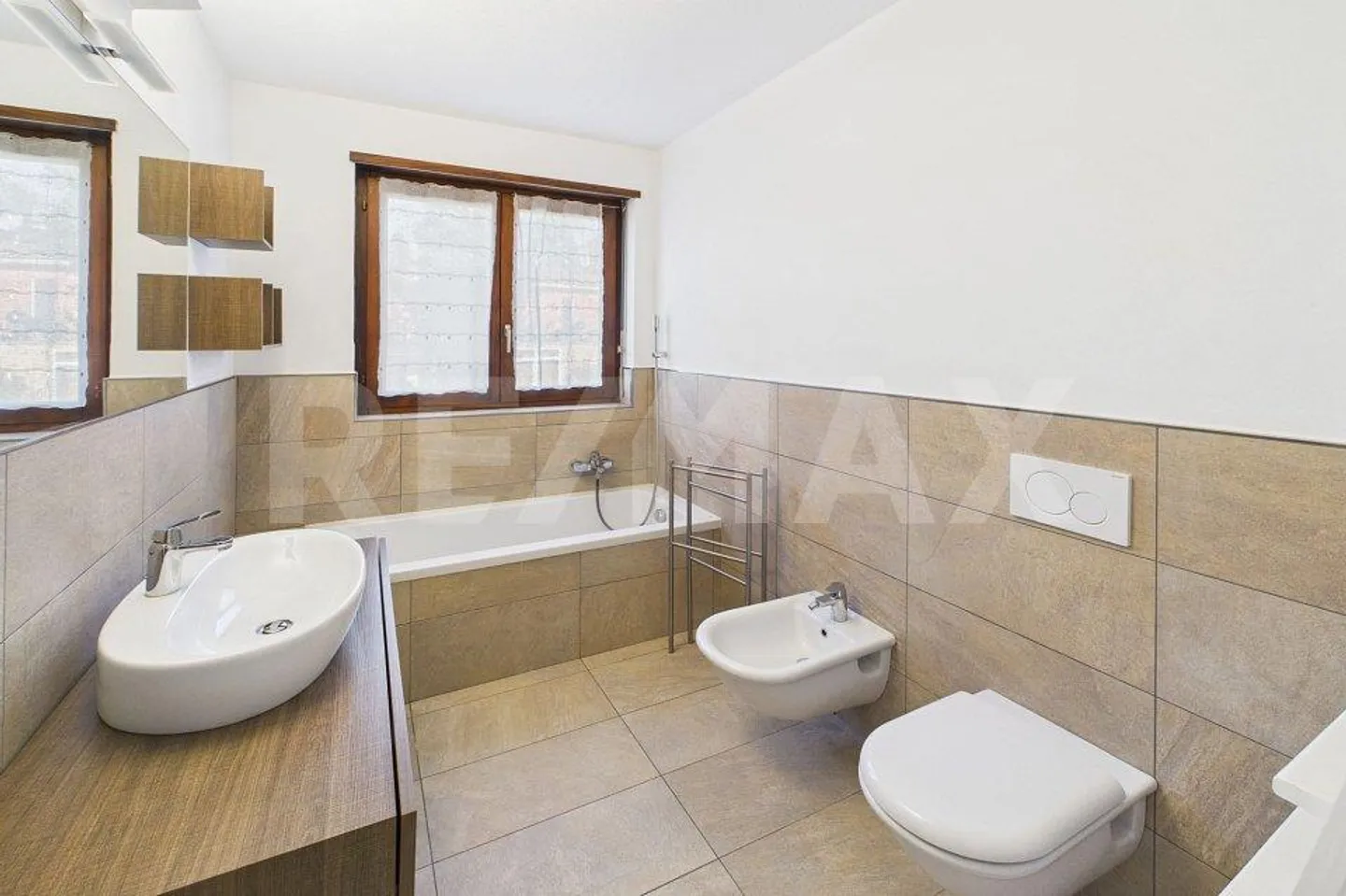 La casa ideale per una famiglia: ampio appartamento di 4 locali in posizione tranquilla - Foto 11 di 13