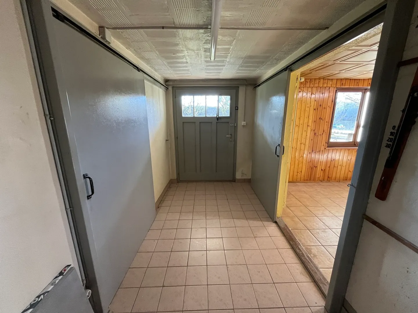 Commercial space/storage on the ground floor - Le Mont-sur-Lausanne - Photo 2 of 4