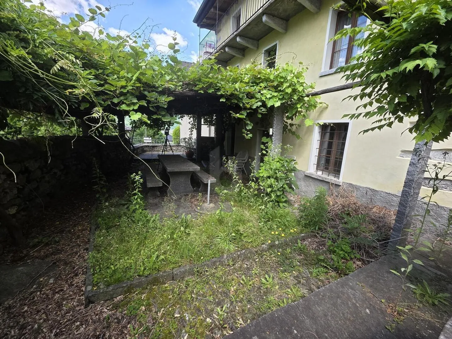 TYPISCHES SONNIGES TICINESE HAUS MIT GARTEN - Foto 4 von 5