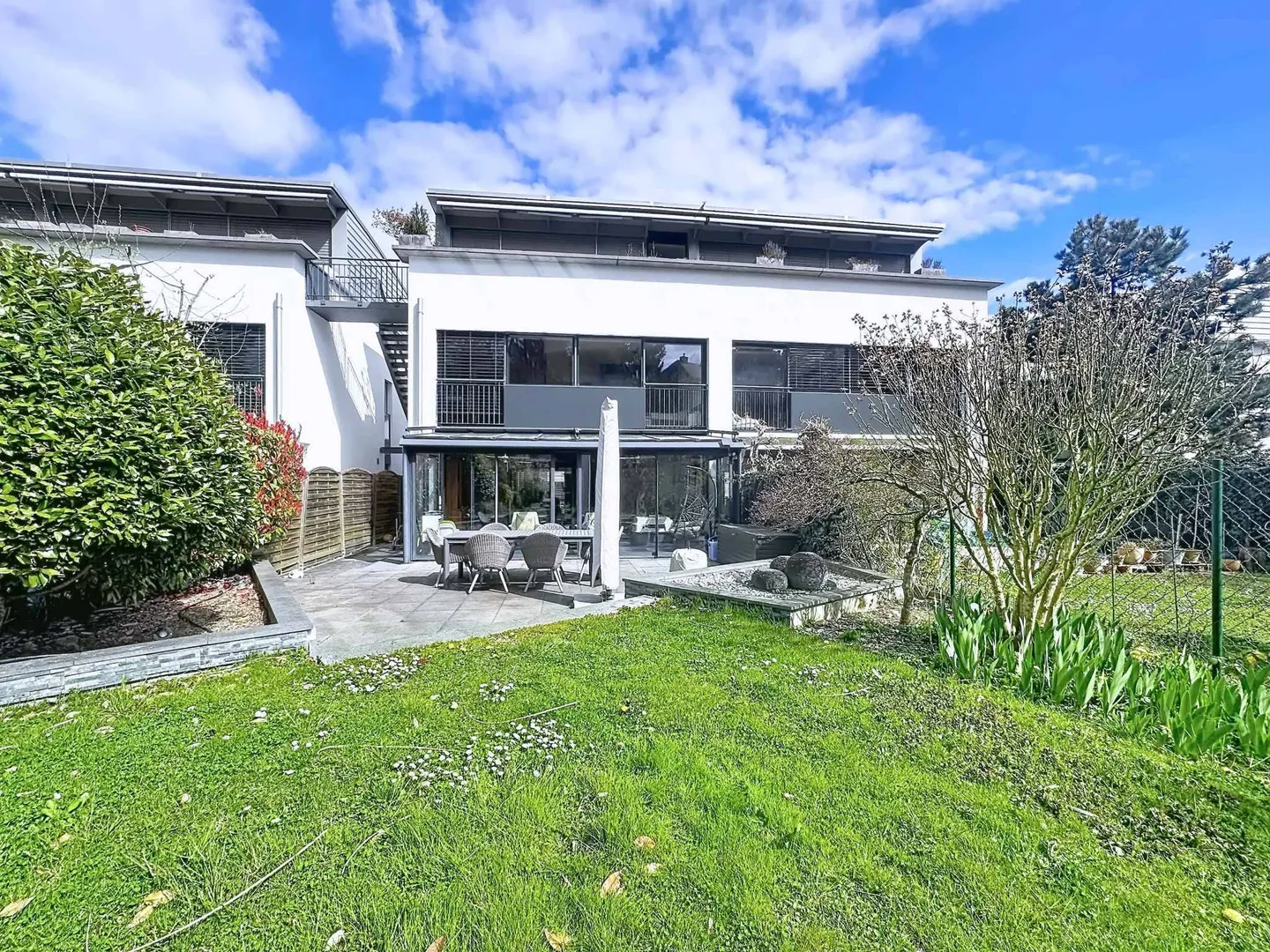 Exclusive: Triplex Apartment with Terrace and Garden - Photo 2 of 13