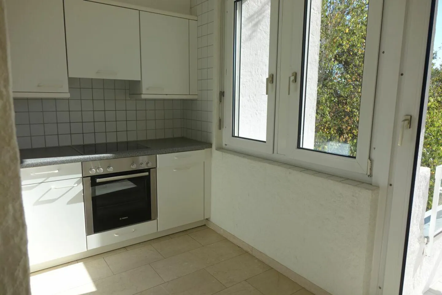 Charmante Dachwohnung mit Balkonen - Foto 9 von 9