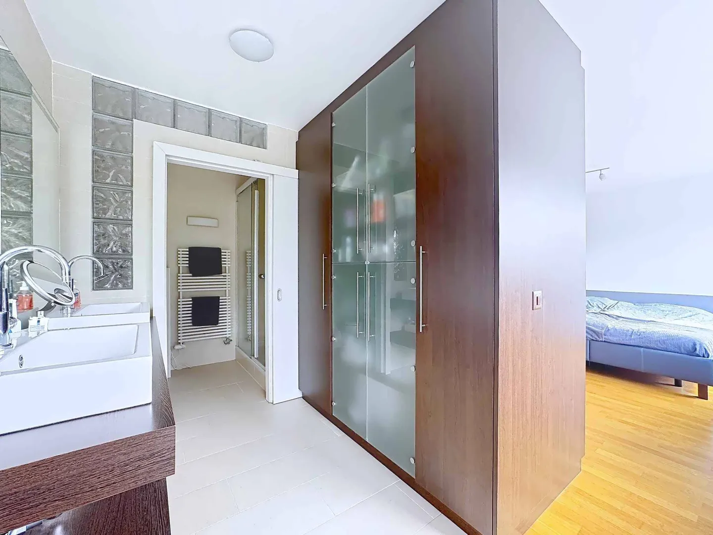 Exclusive: Triplex Apartment with Terrace and Garden - Photo 8 of 13