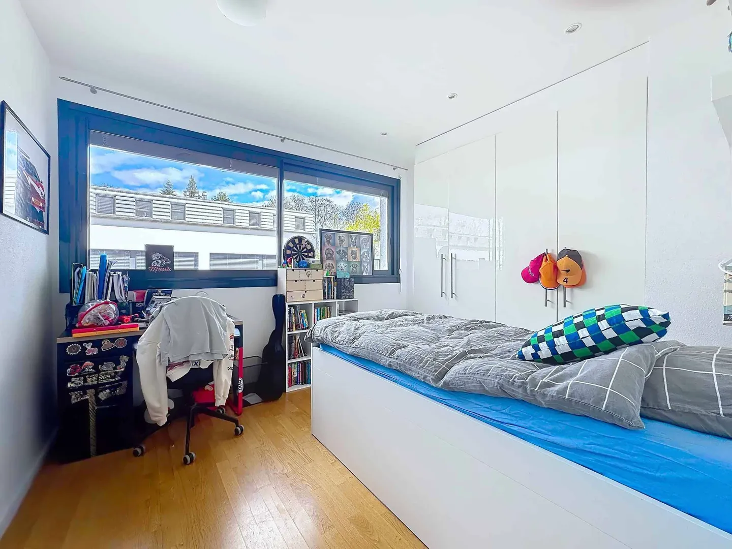 Exclusive: Triplex Apartment with Terrace and Garden - Photo 10 of 13