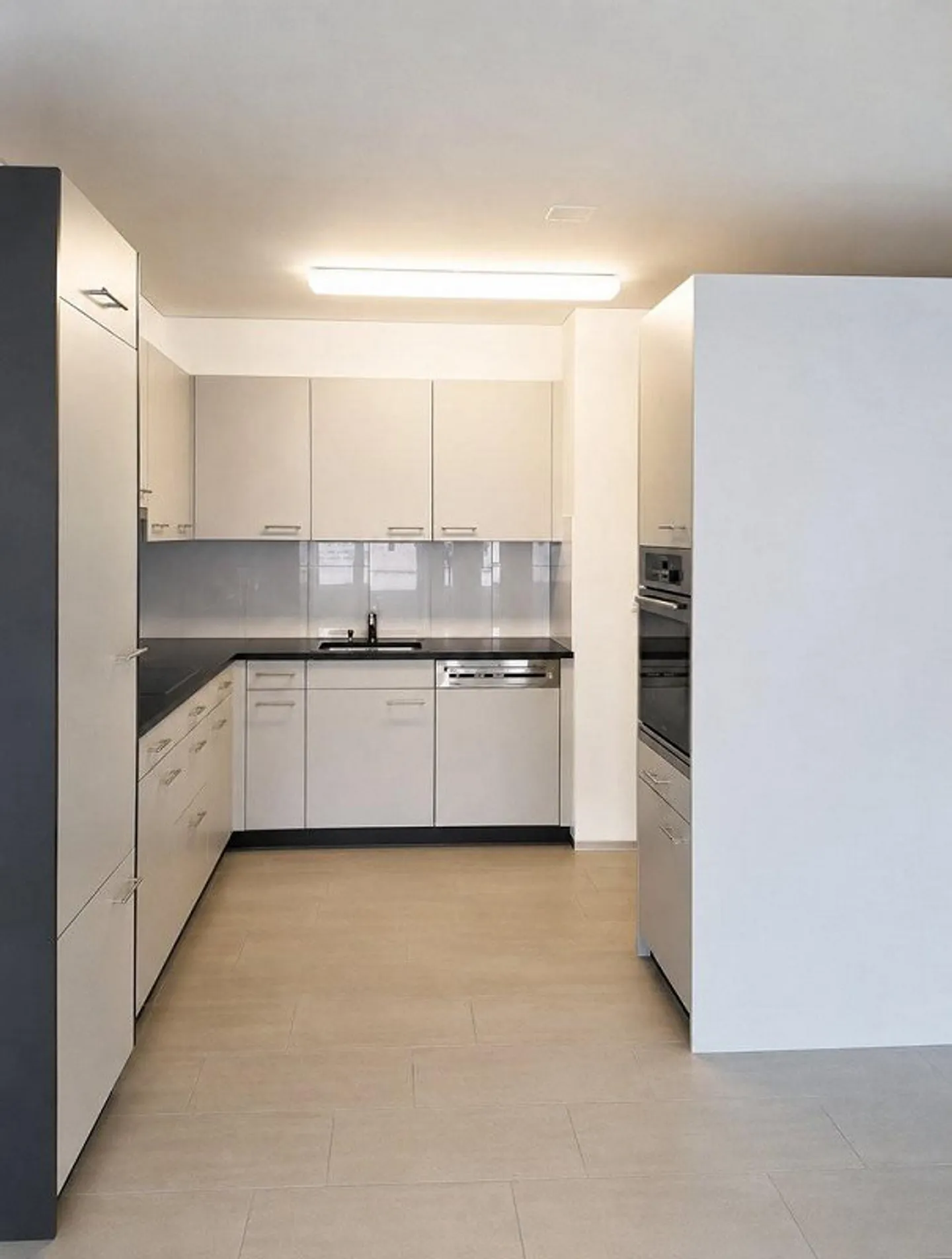 Attraente appartamento di 3.5 locali a Zurigo-Oerlikon - Foto 2 di 8