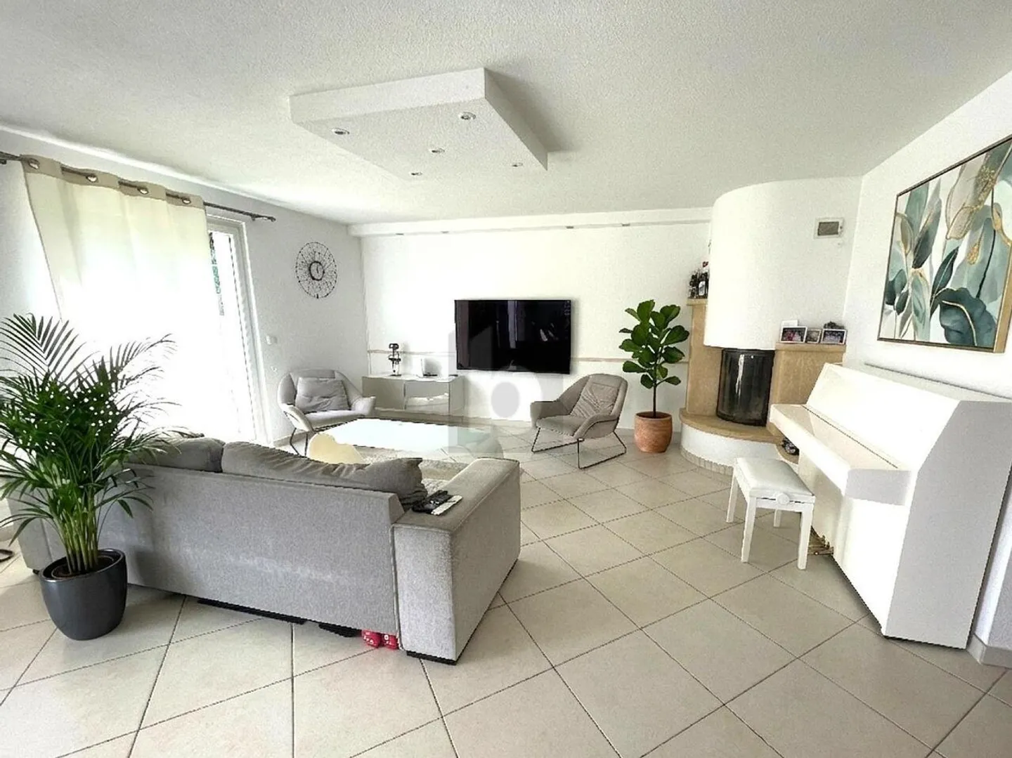 Maison moderne avec jardin - Photo 1 sur 6