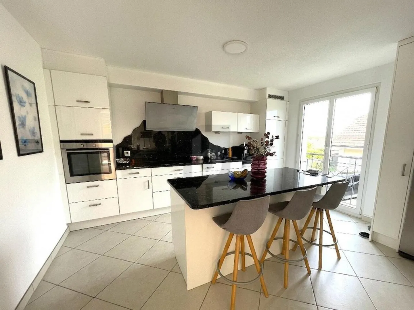 Maison moderne avec jardin - Photo 2 sur 6