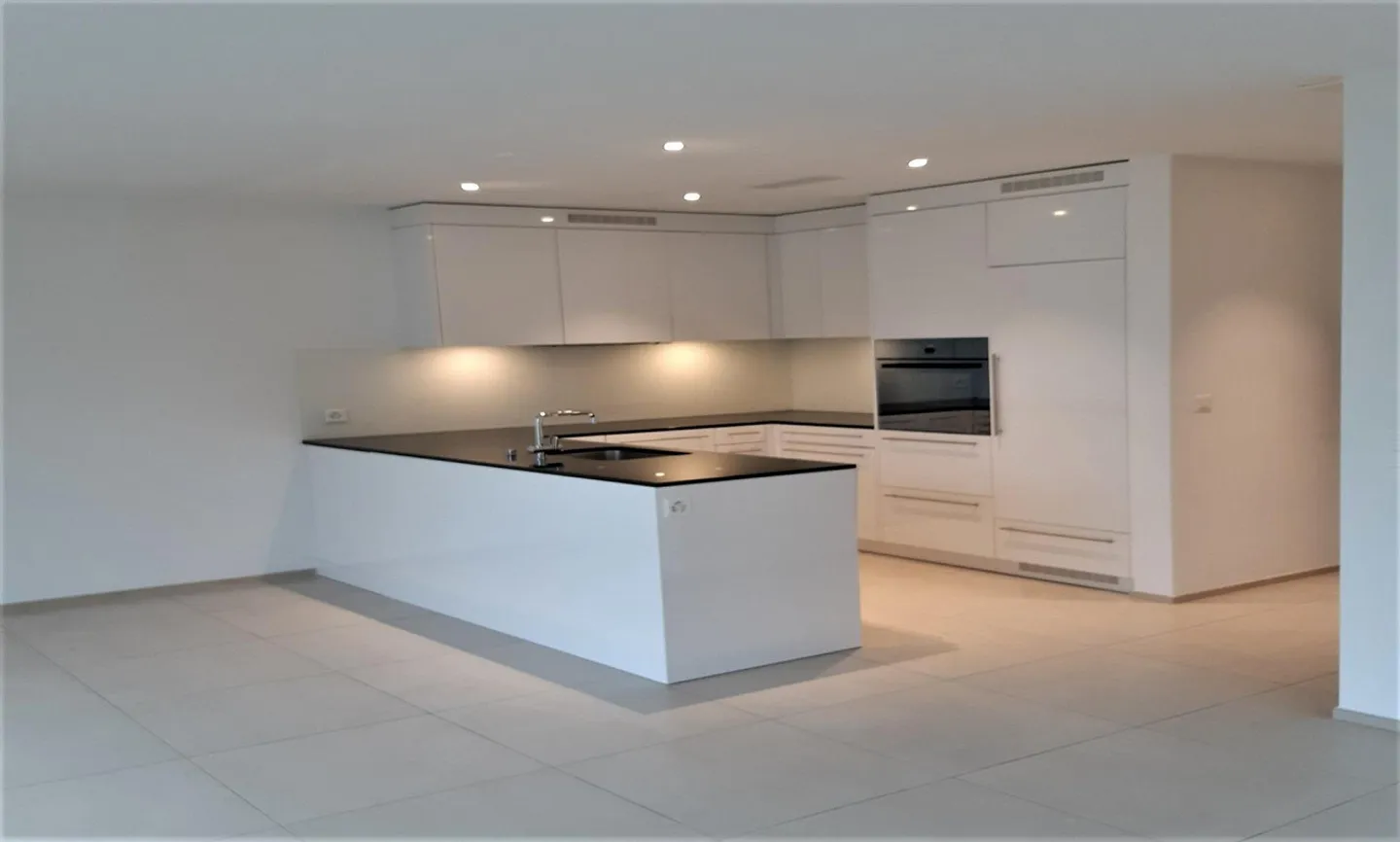 Appartamento all'ultimo piano - Complesso immobiliare attraente e moderno - Foto 3 di 7