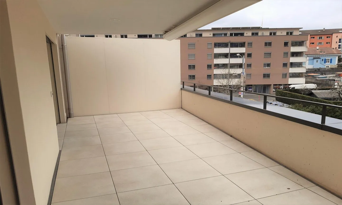 Appartamento all'ultimo piano - Complesso immobiliare attraente e moderno - Foto 6 di 7