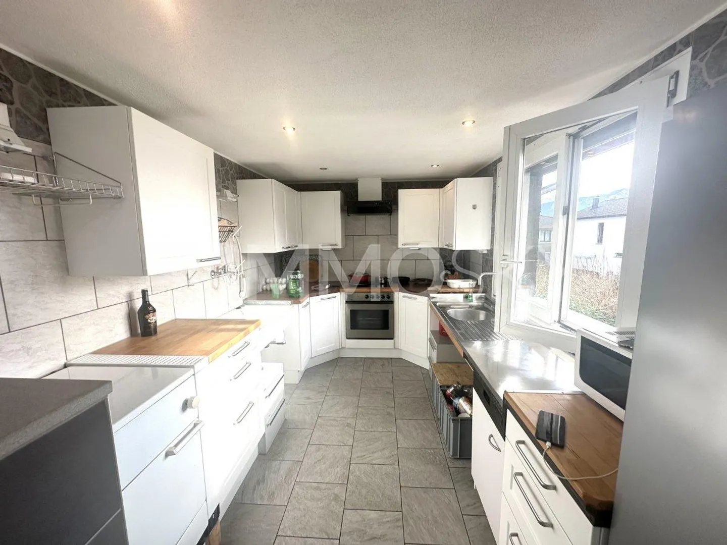 Propriété d'investissement stratégique avec atelier - Photo 3 sur 4