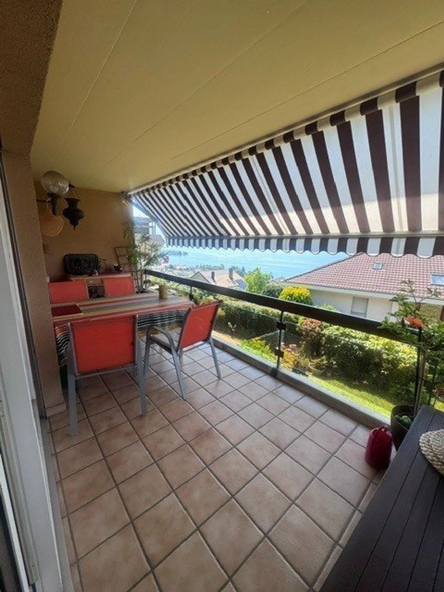 Magnificent 4.5-room apartment in Corseaux with lake view - Photo 2 of 5