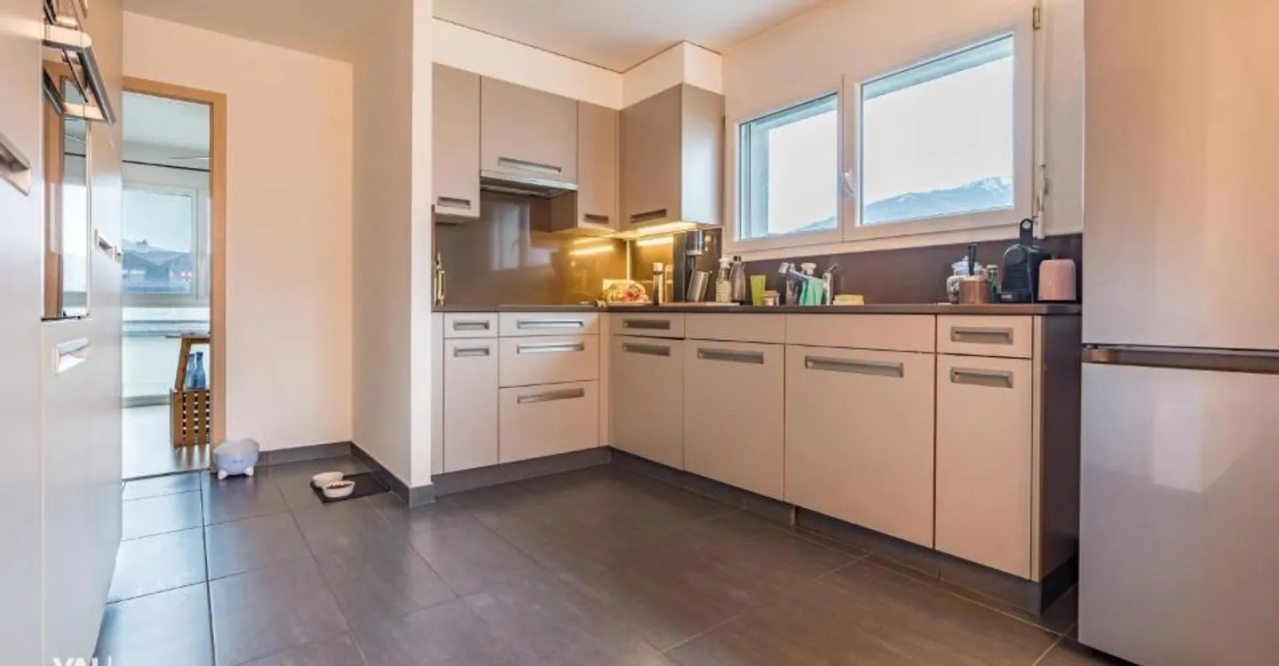 Appartement spacieux avec terrasse - Photo 3 sur 12