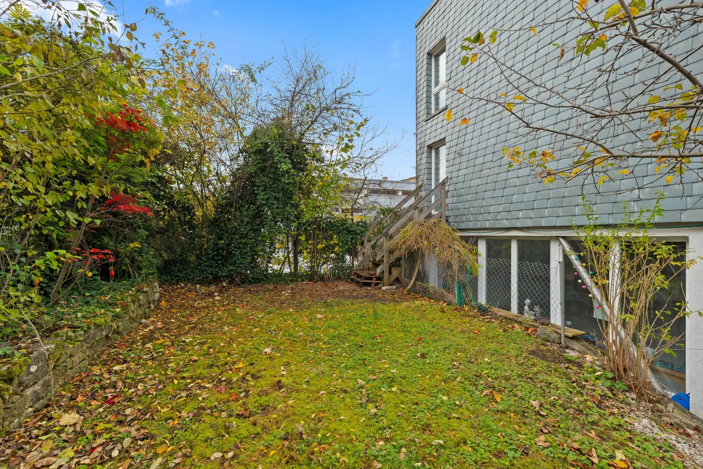Charming and Potential-Filled Single-Family Home in Desirable Location (in Building Rights) - Photo 10 of 16