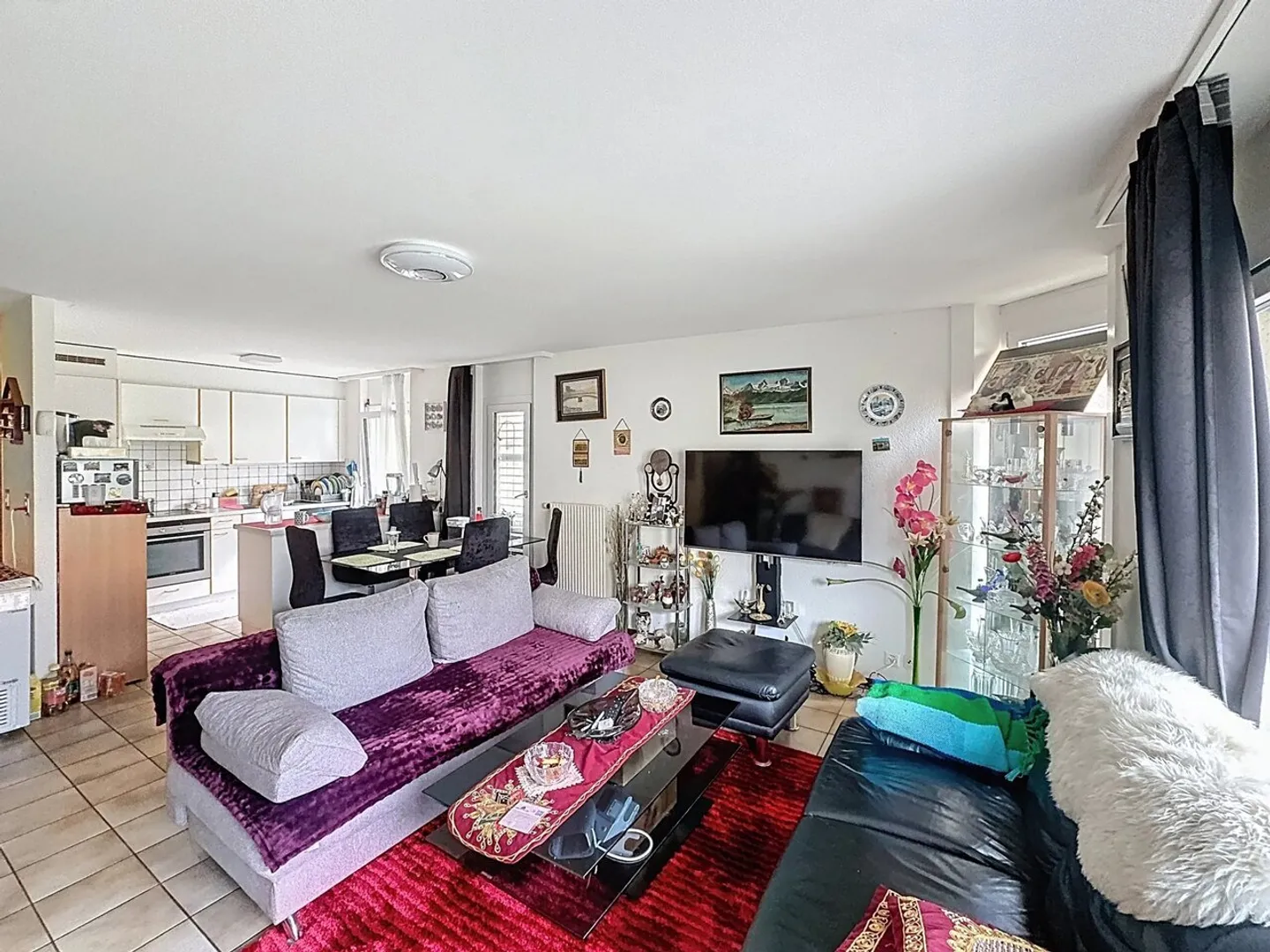 Appartamento spazioso con balconi - Foto 1 di 12