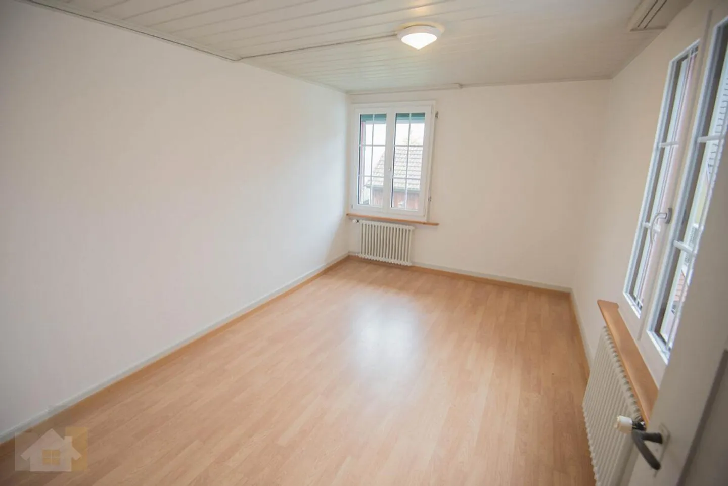 Apartment for rent - Photo 3 of 6