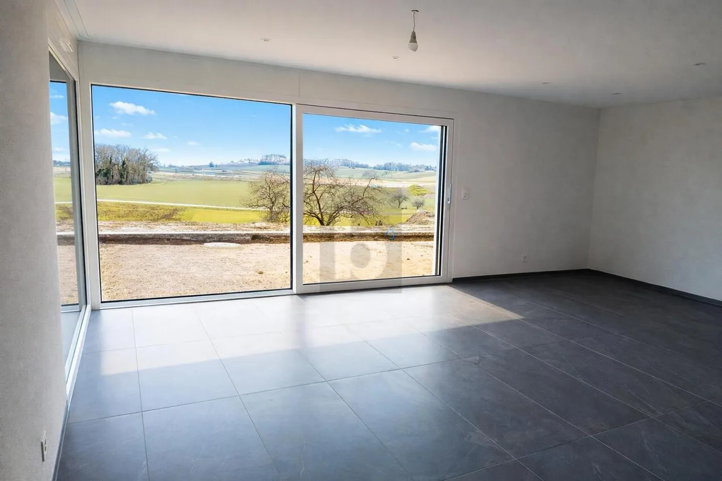 SPACIOUS AND BRIGHT FAMILY PARADISE - Photo 2 of 6