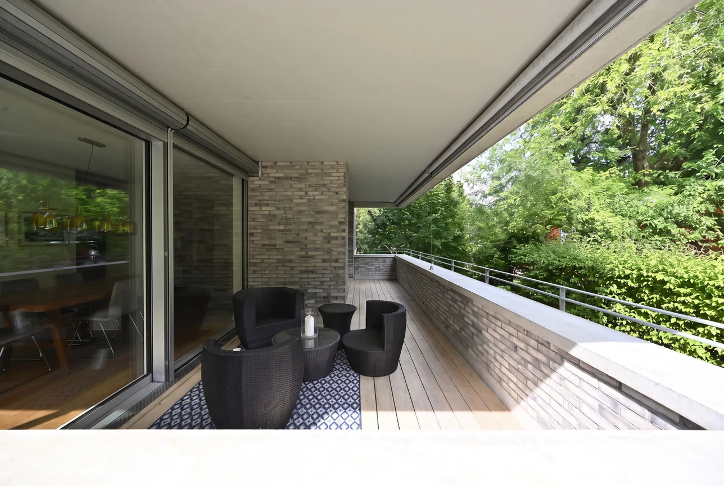 Privileged. Luxurious. Refined. - Photo 7 of 14